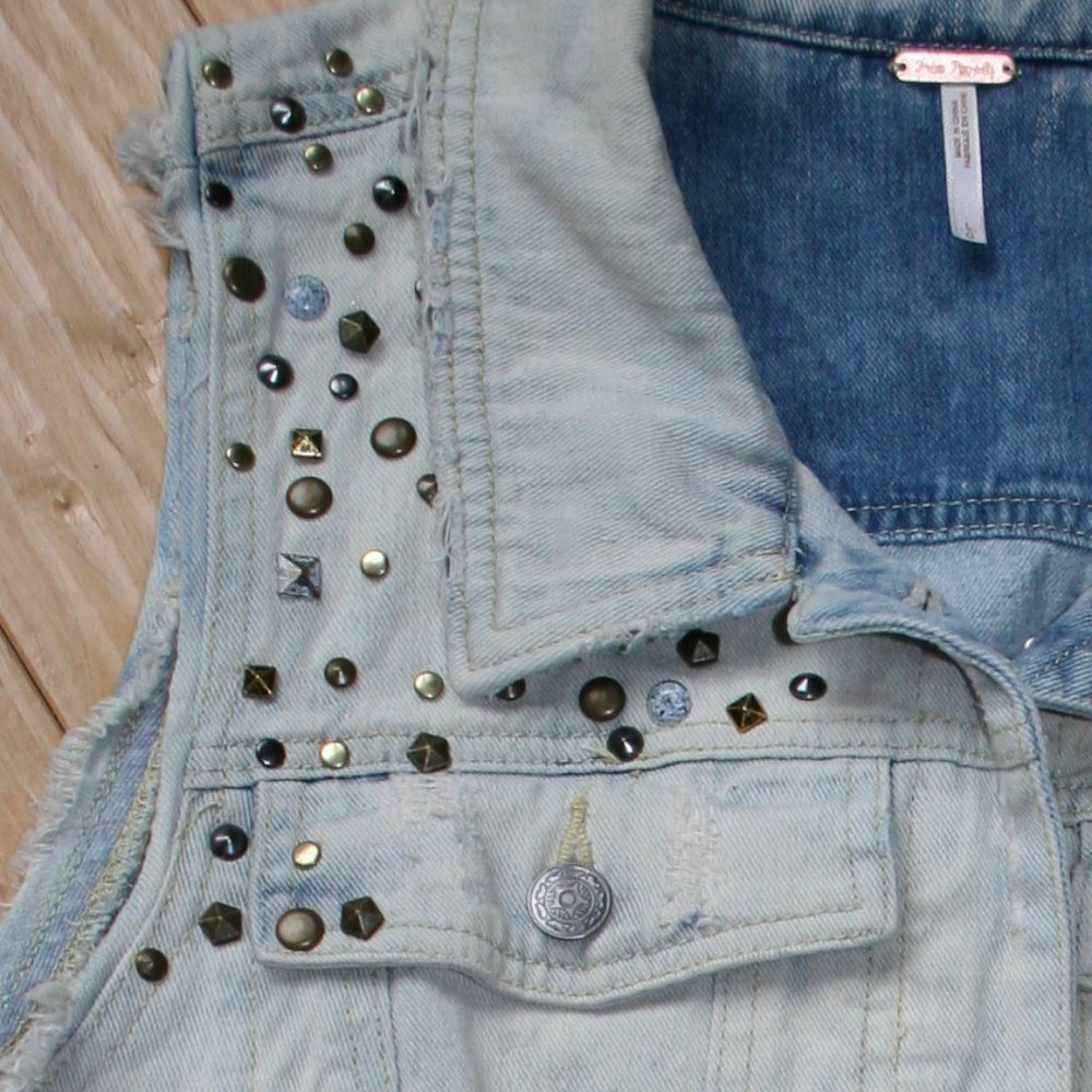 Free People Size LG Sleevless Studded Jean Jacket - Picture 2 of 11
